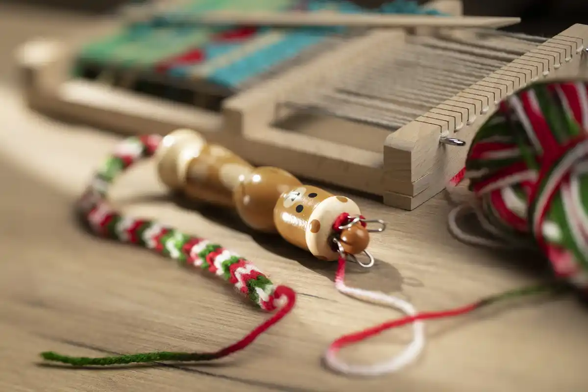 Bild 2 von IDEENWELT Holz-Strickliesel Bär