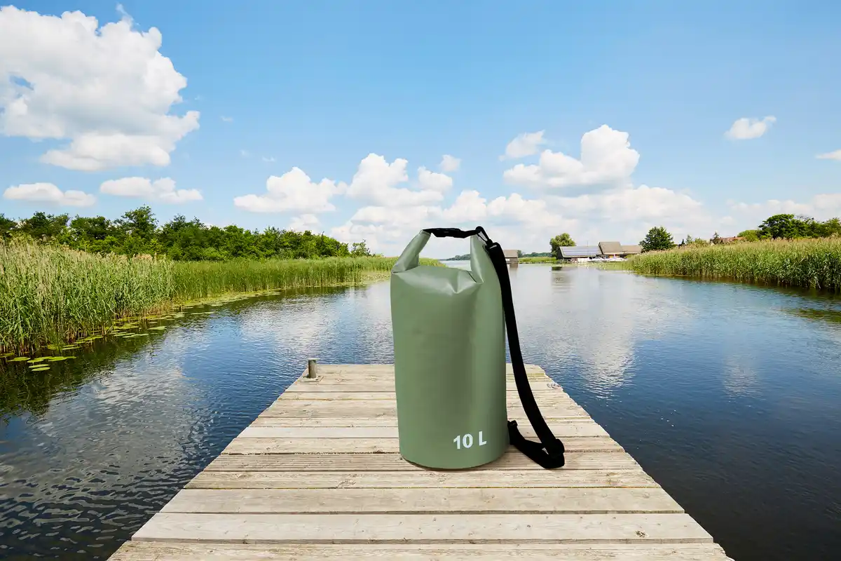 Bild 2 von IDEENWELT Wasserdichter Packsack 10 L