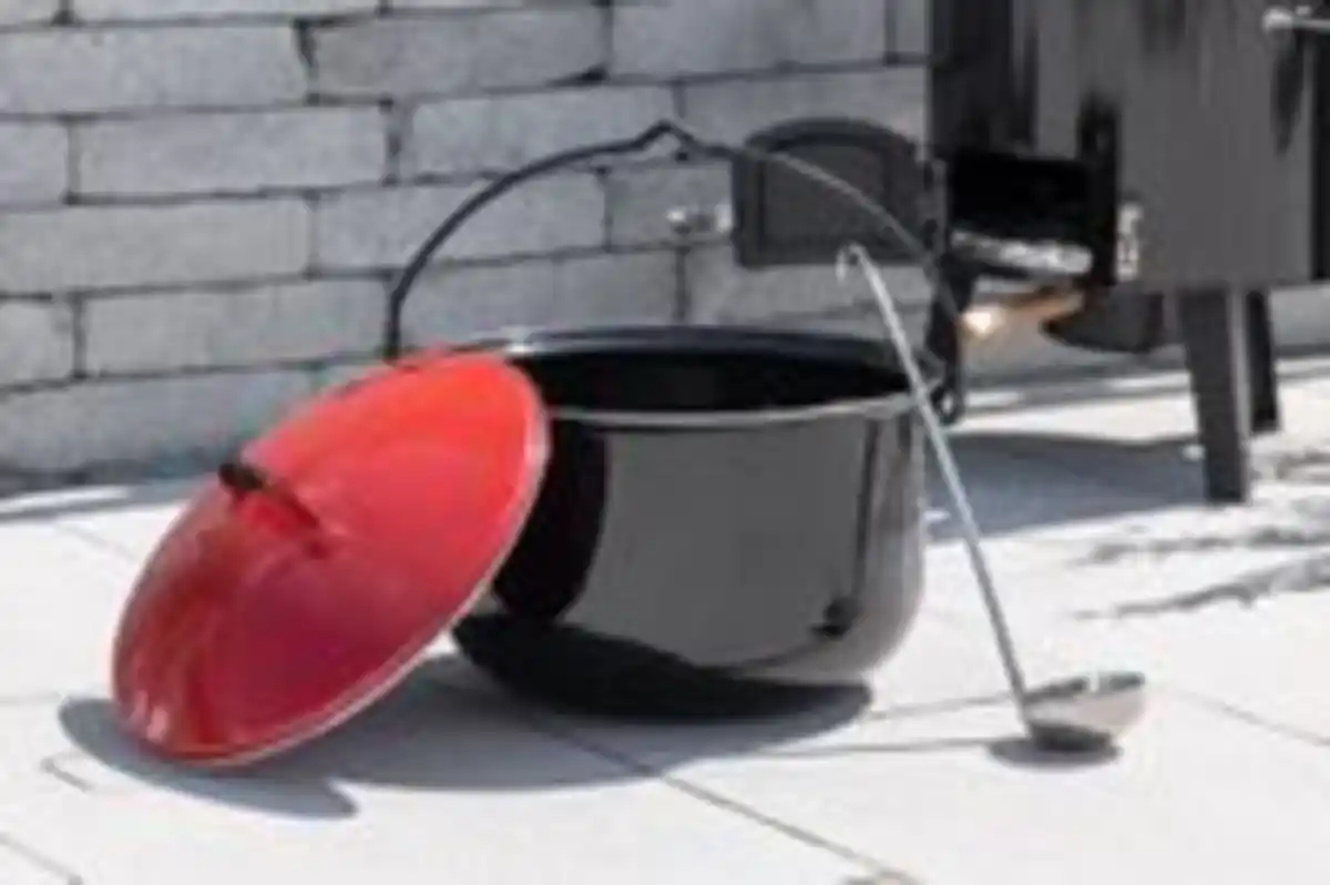 Bild 3 von HC Garten & Freizeit Grillgourmet Emaillierter Eintopfofen/Gulaschkanone