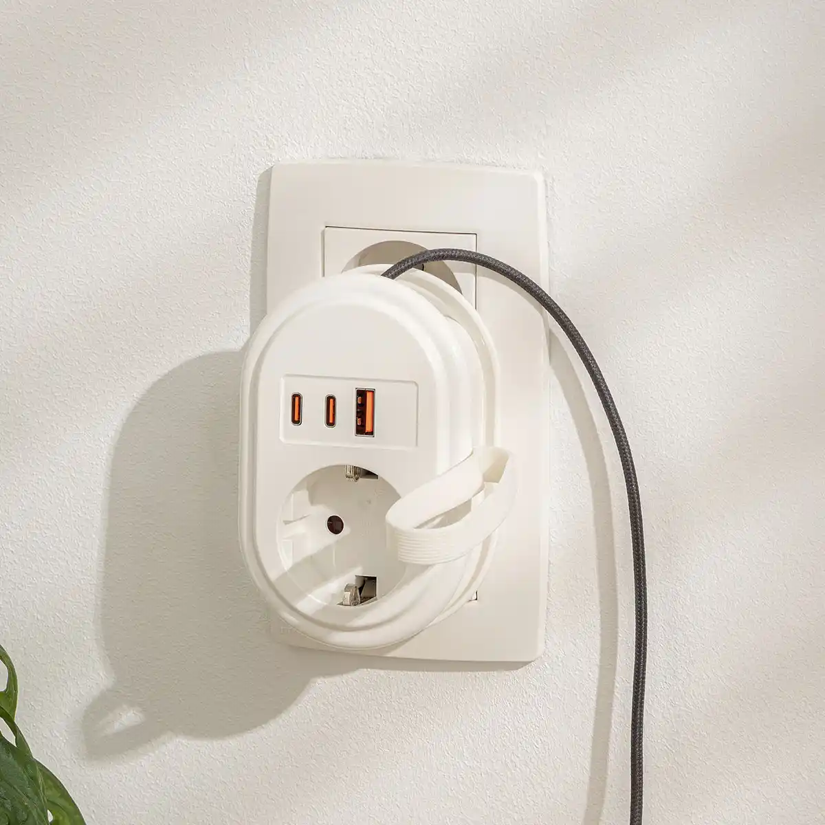 Bild 2 von WORKZONE 3-in-1-Steckdosenadapter