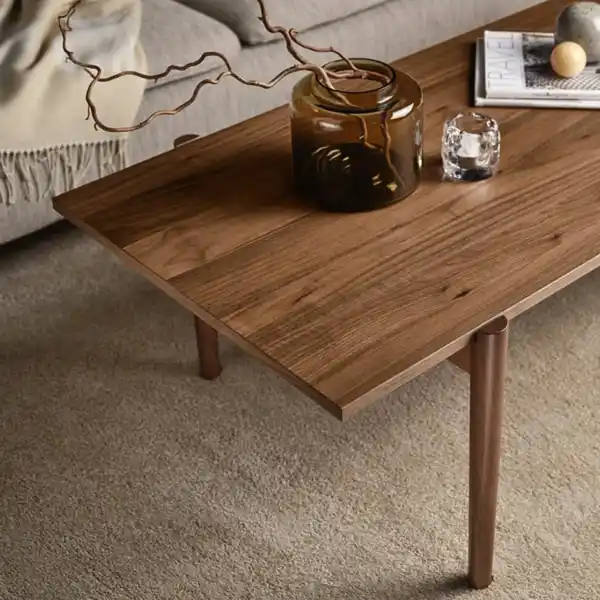 Bild 2 von UGGLERUM Couchtisch, Nussbaumfurnier, 130x65 cm