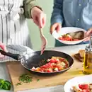 Bild 3 von TAGGHAJ Bratpfanne, Antihaftbeschichtung schwarz, 24 cm