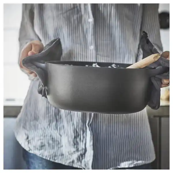 Bild 2 von VARDAGEN Bratentopf mit Deckel, emailliertes Gusseisen mattiert/schwarz, 5 l