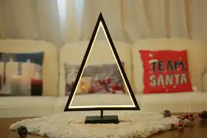 Weihnachtsdreieckbaum mit Stellfläche