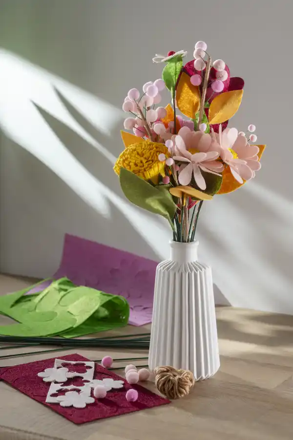 Bild 2 von IDEENWELT Filzblumen-Bastelset pink