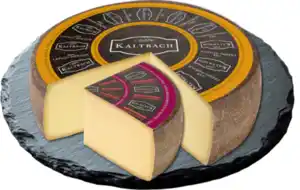 An der Bedientheke: Emmi Kaltbach Käse*
