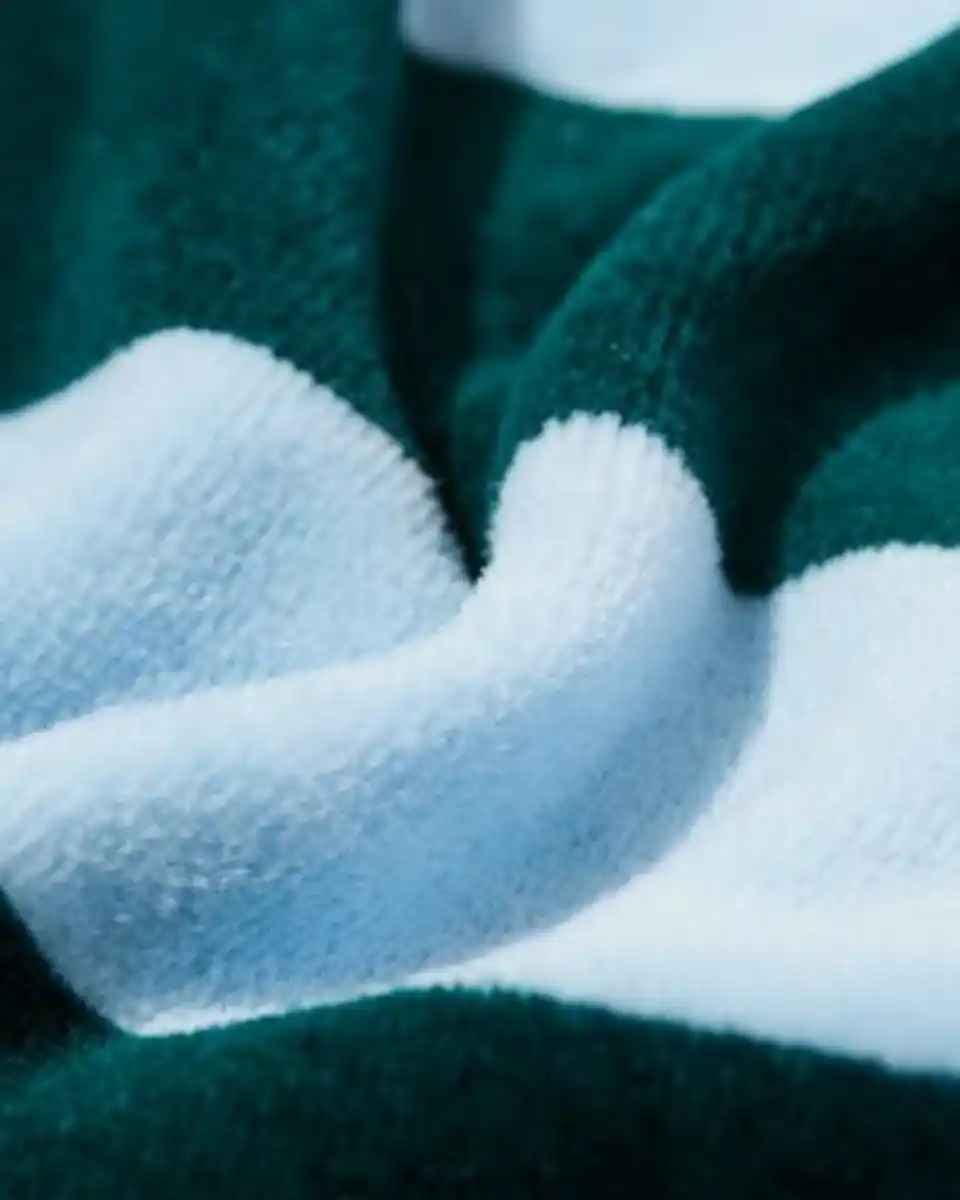 Bild 4 von Kinderpyjama Velours mit Streifen grün