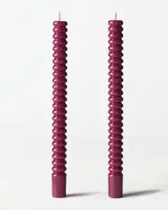 Dinnerkerze, ⌀ 2,2 × 25 cm, mit Rippenstruktur, Aubergine – 2 Stück
