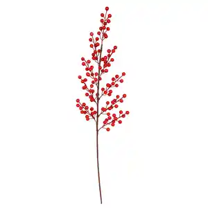 Dekozweig mit roten Beeren