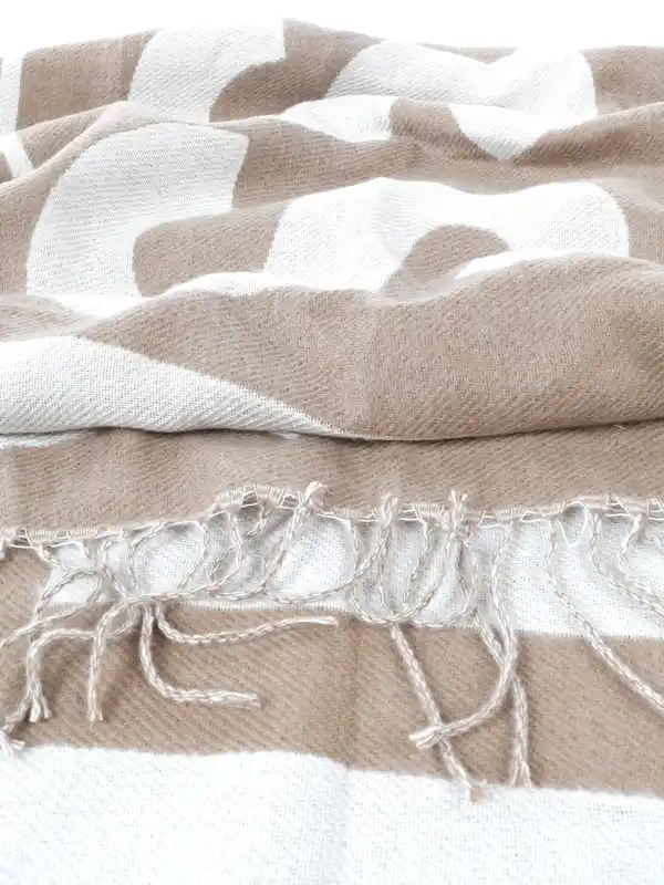Bild 2 von Damen Schal mit Schriftzug und Fransen Beige