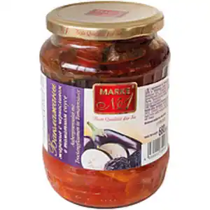 Auberginensalat mit Trockenpflaumen in Tomatensauce