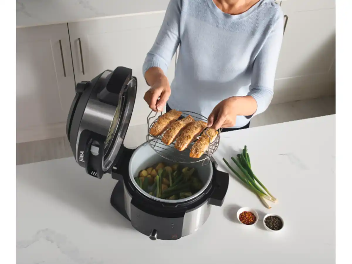 Bild 2 von NINJA Foodi 11-in-1 SmartLid Multikocher OL550EU