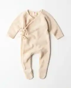 Newborn-Strampler aus Feinstrick ecru