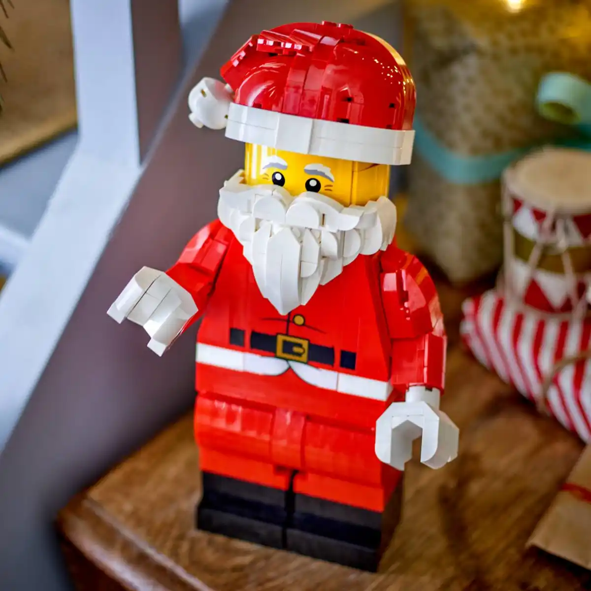 Bild 2 von LEGO »Große Weihnachtsmann-Figur« Bauset 40820, 761-teilig