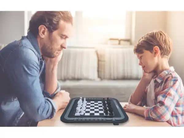 Bild 2 von Lexibook Chessman® Elite elektronisches Schachspiel