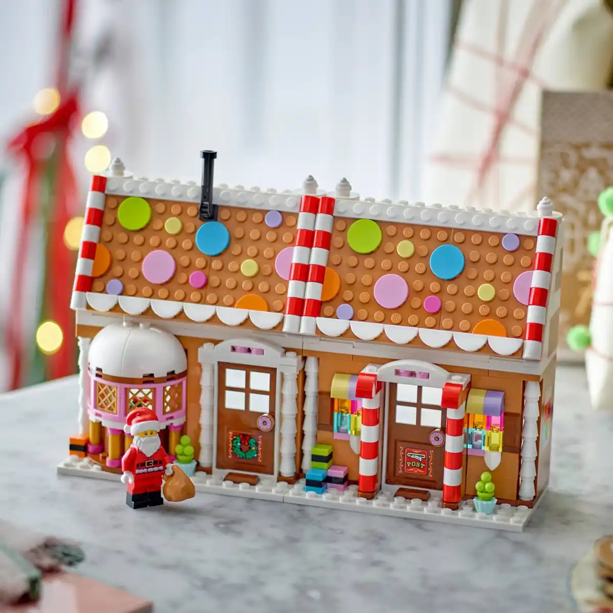 Bild 2 von LEGO »Weihnachtl. Lebkuchenhaus« Bauset 40809, 498-teilig