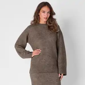 Damen-Pullover mit Schlitzen