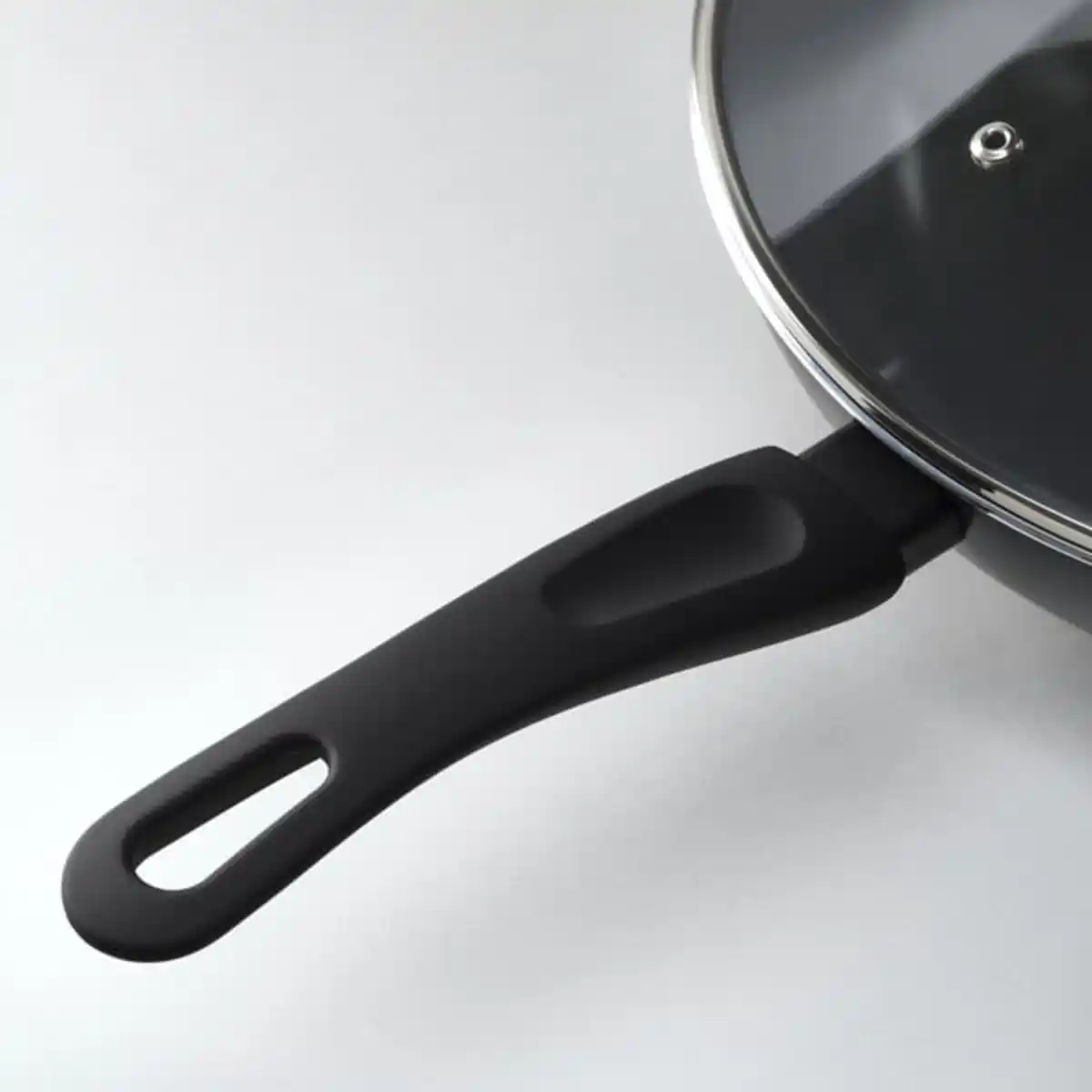 Bild 2 von HEMLAGAD Wok mit Deckel, Antihaftbeschichtung schwarz, 28 cm
