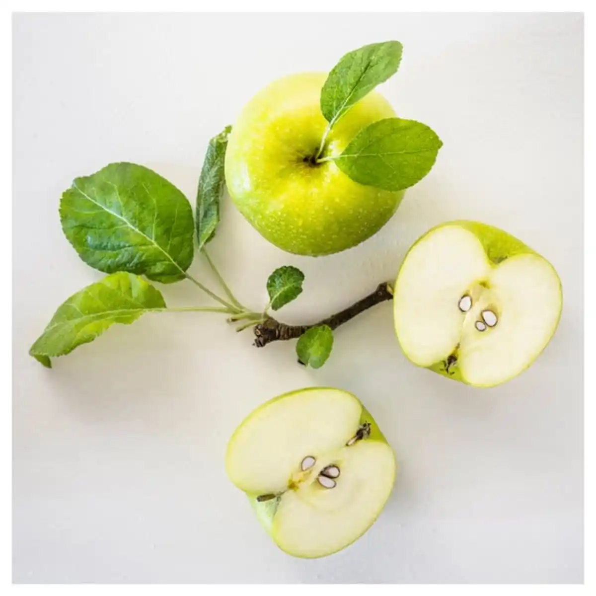 Bild 4 von HÖKGÖK Duftkerze im Glas, Apfel hellgrün, 12 Std.
