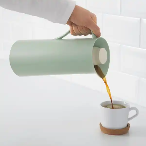 Bild 3 von BEHÖVD Isolierkanne, hellgrün/beige, 1 l