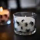 Bild 3 von KUSTFYR Duftkerze im Glas, Geleekonfekt Spinnenmuster/Klarglas, 20 Std.