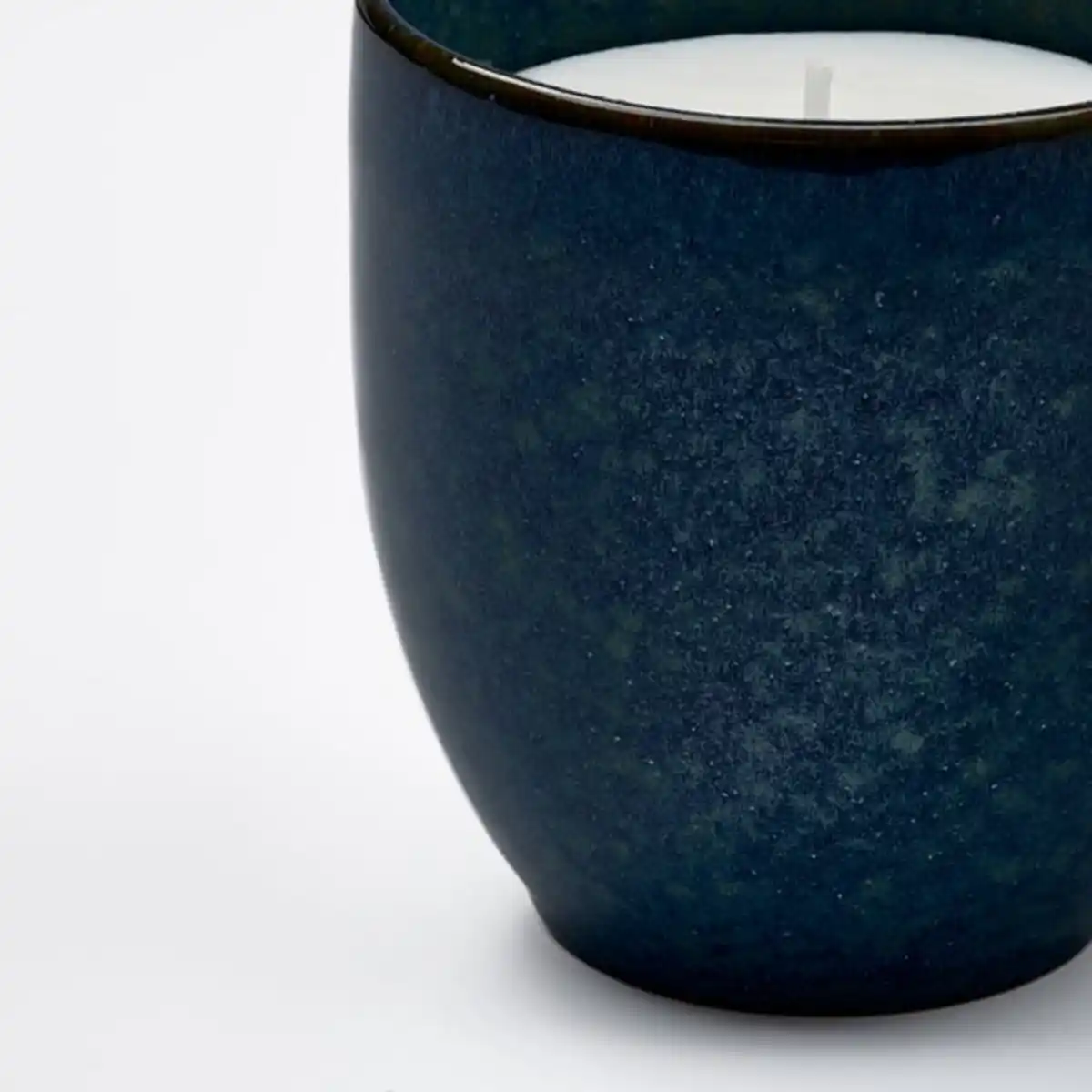 Bild 4 von PÄRLHÖNA Duftkerze im Keramikglas, Bergamotte &amp; weißer Tee blau, 40 Std.
