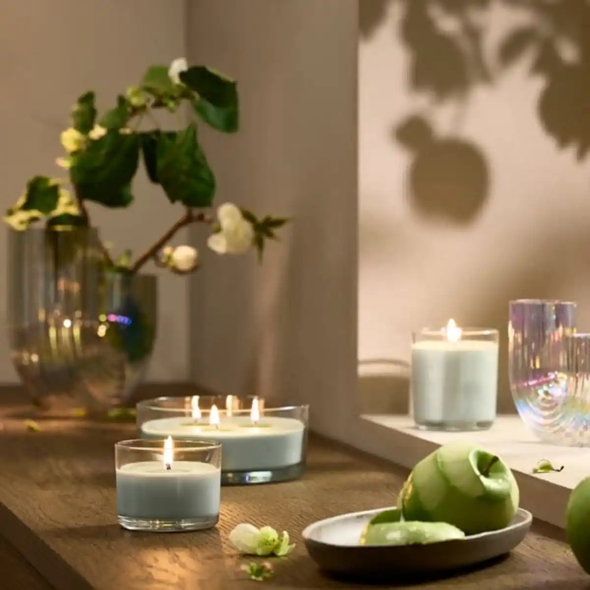 Bild 4 von LOTSFÅGEL Duftkerze im Glas, Apfel hellgrün, 40 Std.