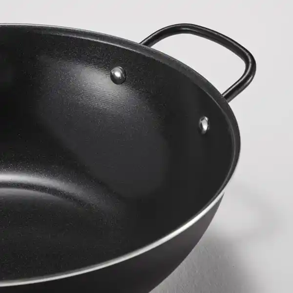 Bild 2 von BLÅGYLTA Wok, Antihaftbeschichtung/schwarz, 28 cm