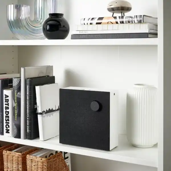 Bild 2 von VAPPEBY Bluetooth-Lautsprecher, Gen. 3 weiß/schwarz, 20x20 cm